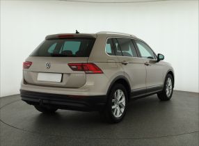 Volkswagen Tiguan - 2016
