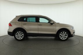 Volkswagen Tiguan - 2016