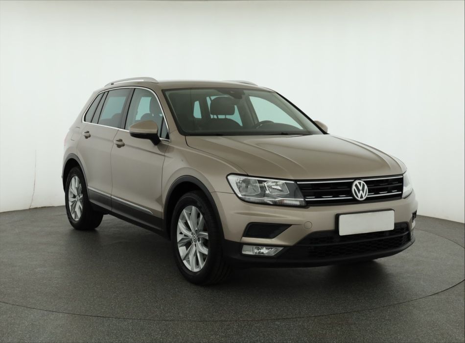 Volkswagen Tiguan - 2016