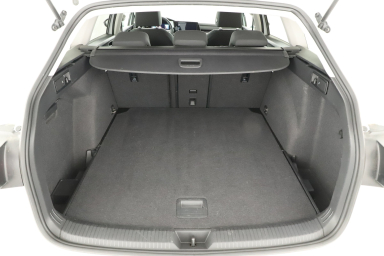 Volkswagen Golf - 2021