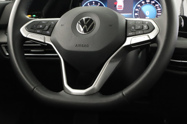 Volkswagen Golf - 2021
