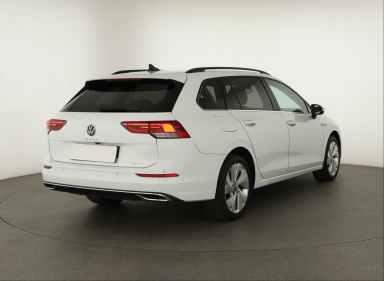 Volkswagen Golf - 2021