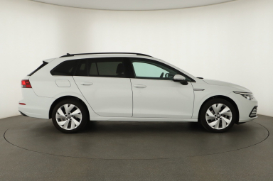 Volkswagen Golf - 2021