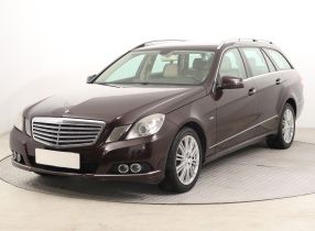 Mercedes-Benz E - 2010