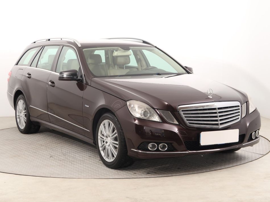 Mercedes-Benz E - 2010