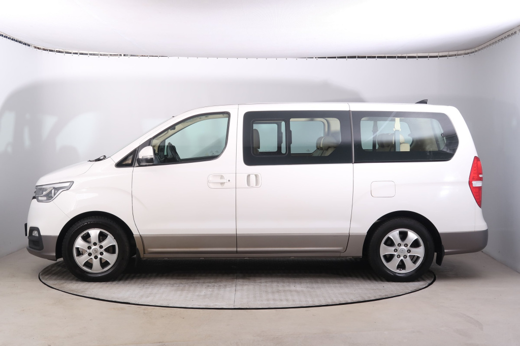 Hyundai H-1 Tour