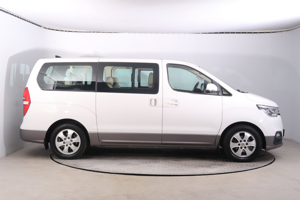 Hyundai H-1 Tour