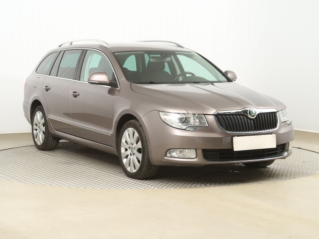 Škoda Superb, 2011