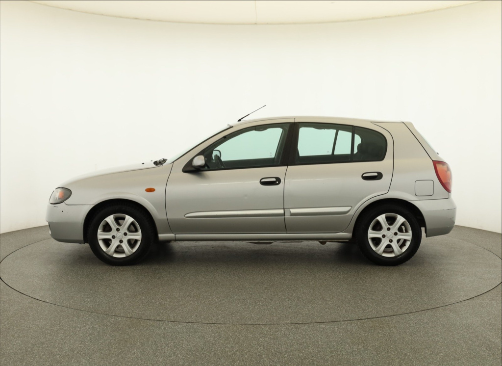Nissan Almera