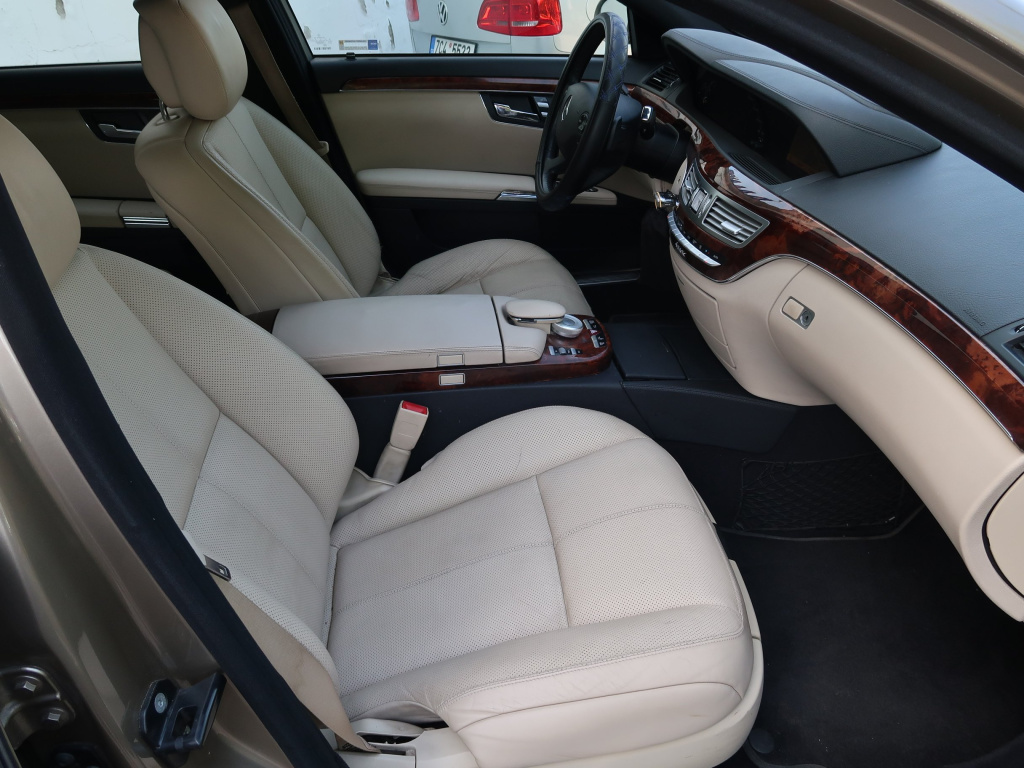 Mercedes-Benz S