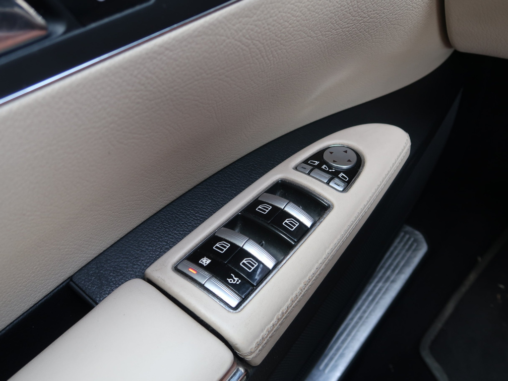 Mercedes-Benz S