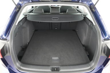 Volkswagen Golf - 2023