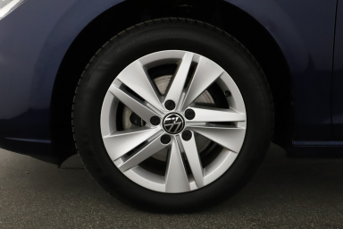 Volkswagen Golf - 2023