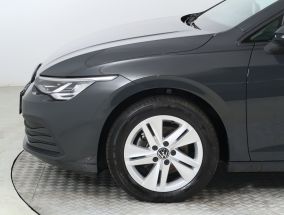 Volkswagen Golf - 2021