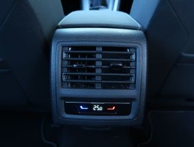 Volkswagen Golf - 2021