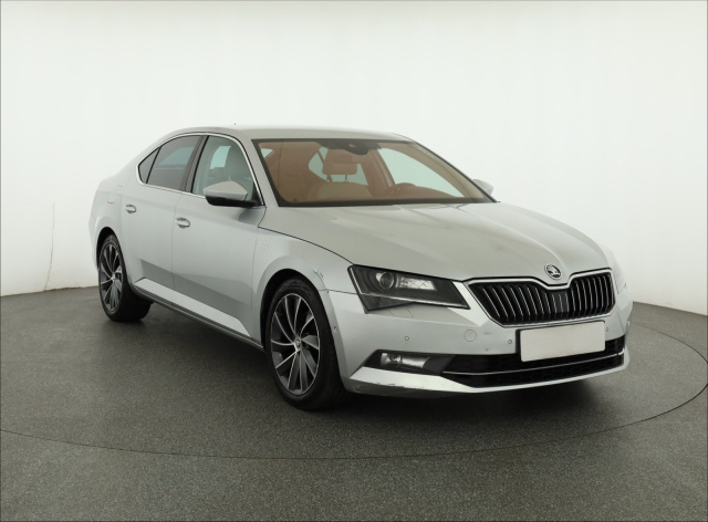 Škoda Superb 2016