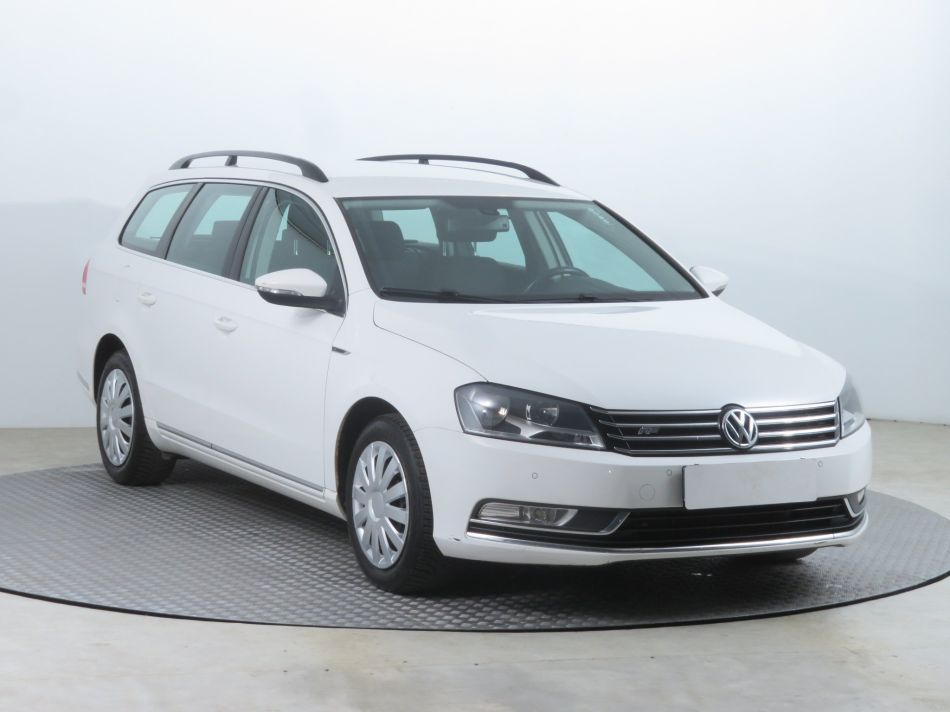 Volkswagen Passat - 2011