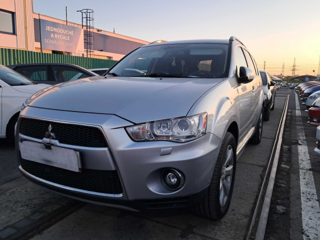 Mitsubishi Outlander 2011