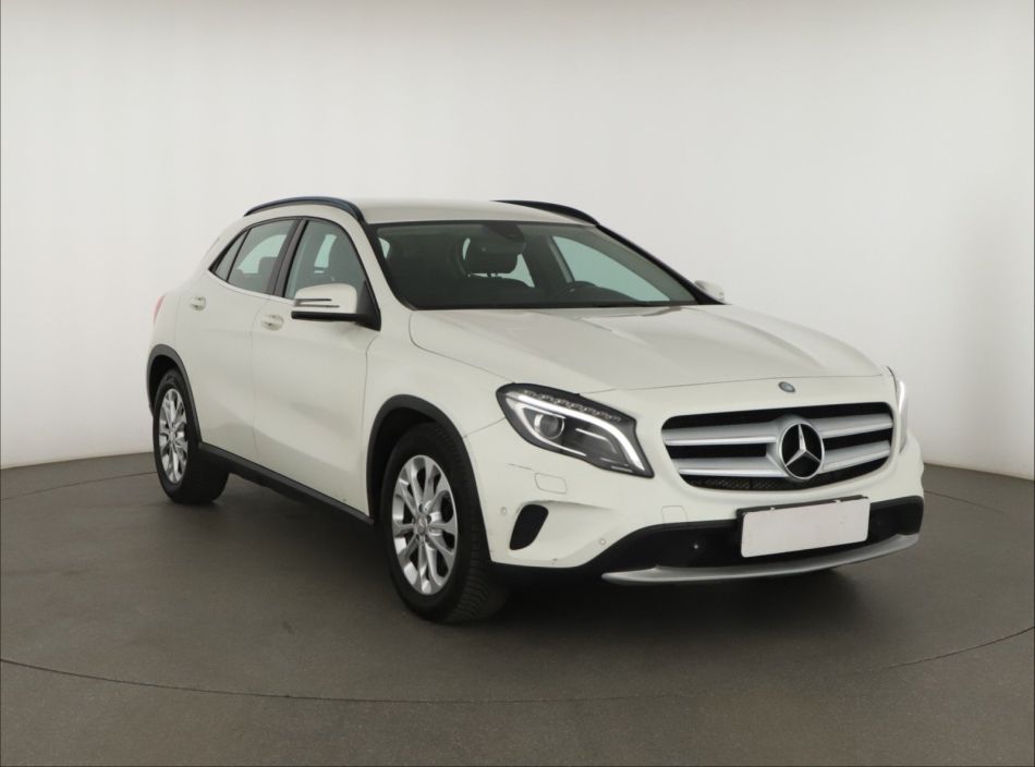 Mercedes-Benz GLA - 2016