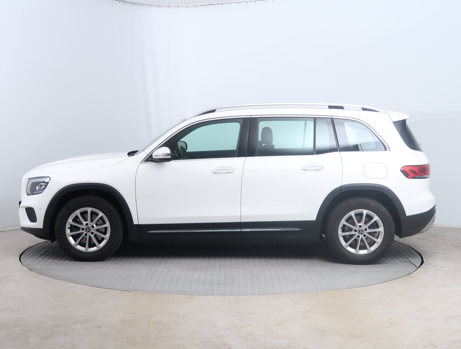 Mercedes-Benz GLB - 2021