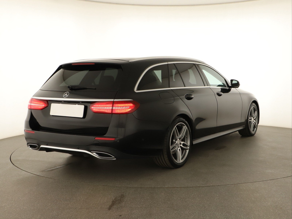 Mercedes-Benz E