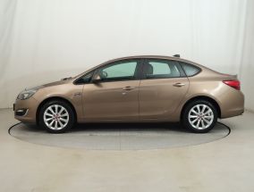 Opel Astra - 2013
