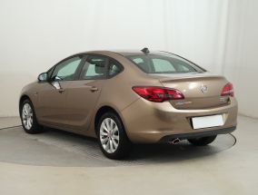 Opel Astra - 2013