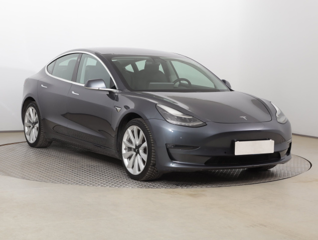 Tesla Model 3 2020