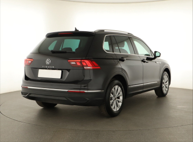 Volkswagen Tiguan - 2022