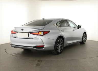Lexus ES - 2024