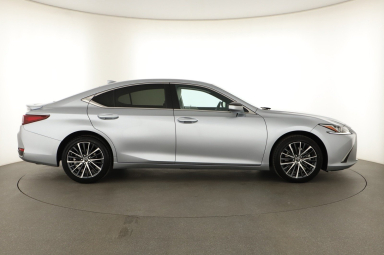 Lexus ES - 2024