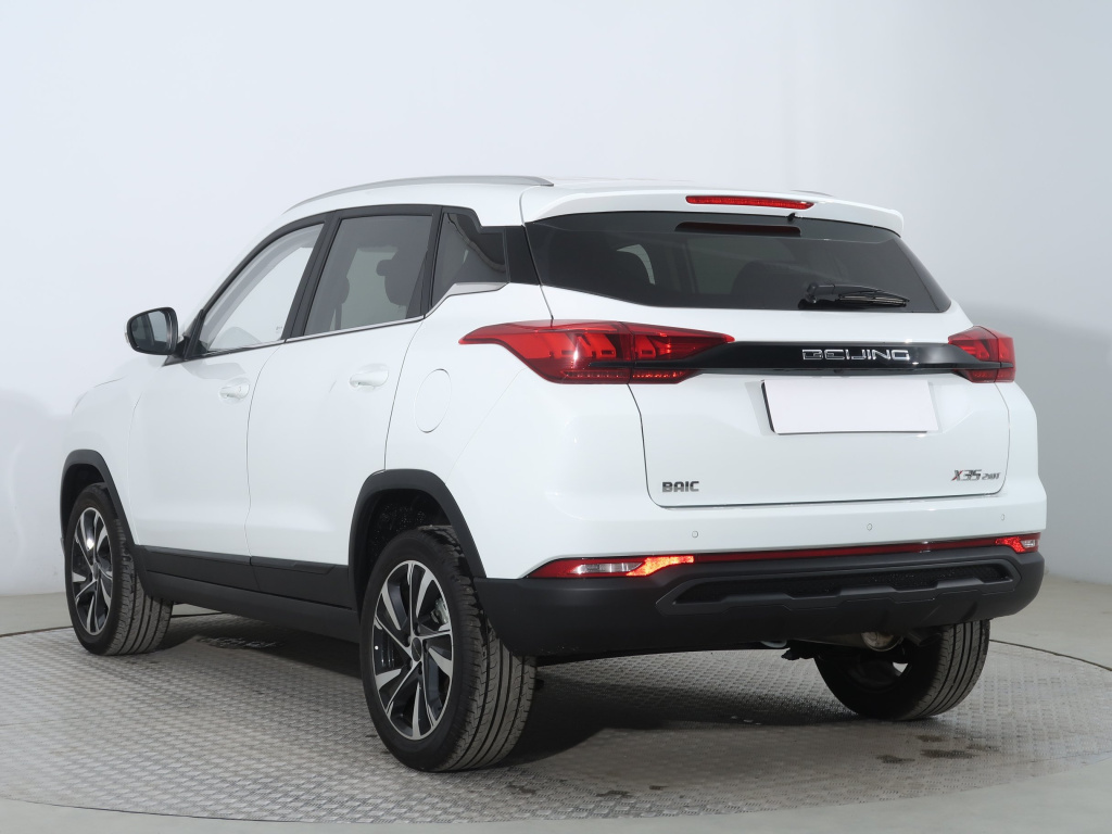 BAIC X3