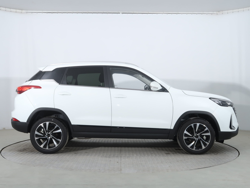 BAIC X3