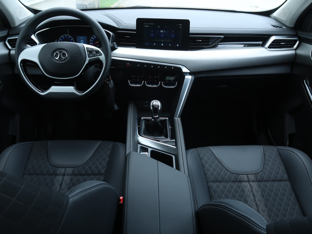 BAIC X3