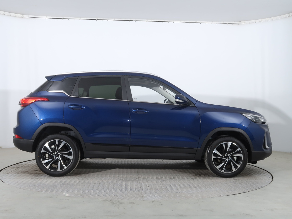BAIC X3