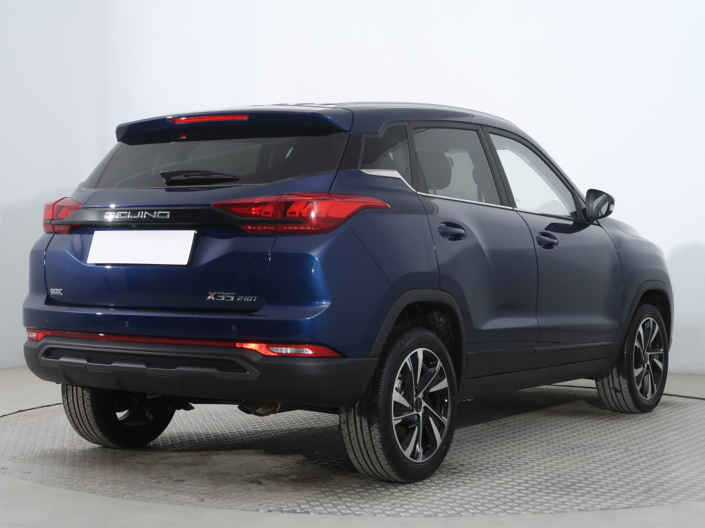 BAIC X3