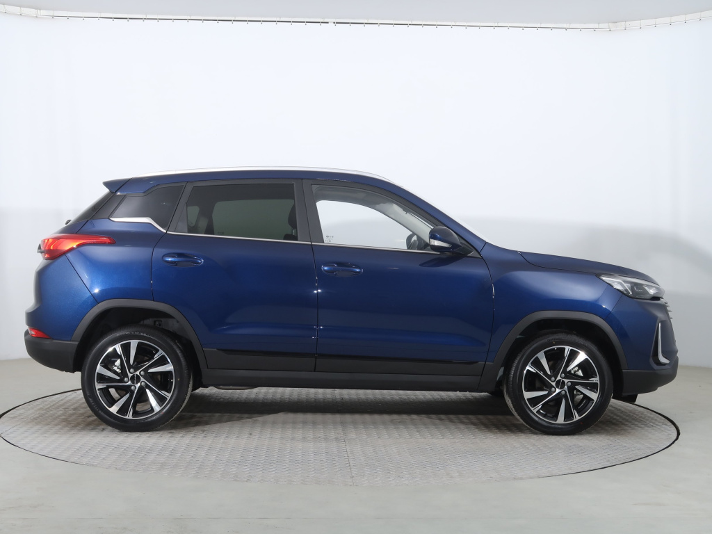 BAIC X3