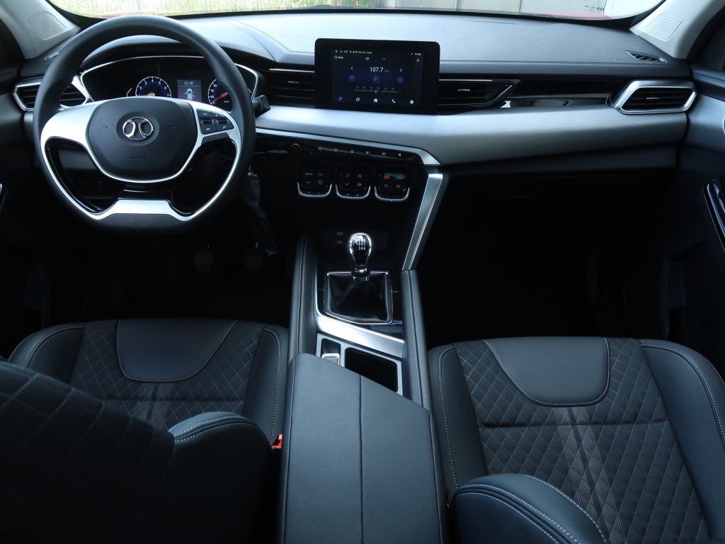 BAIC X3
