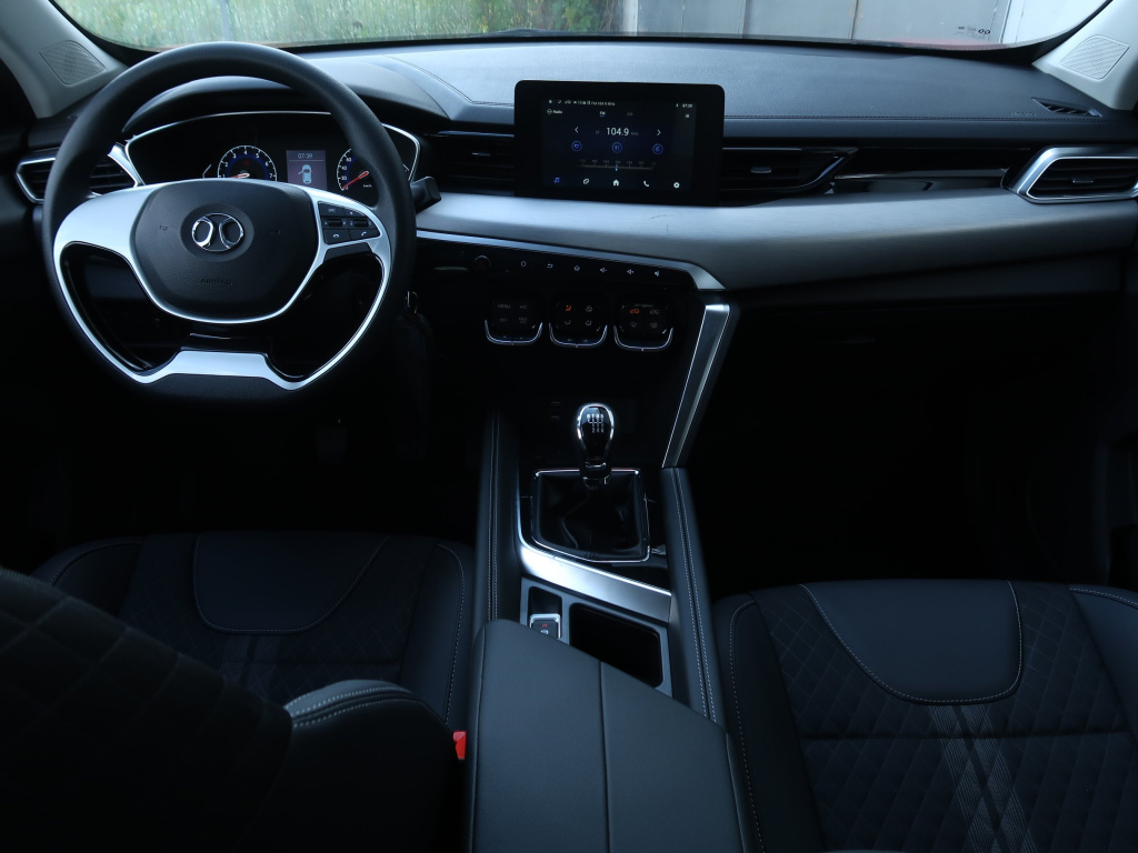 BAIC X3