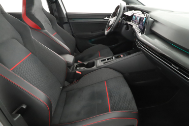 Volkswagen Golf - 2021