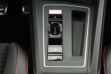Volkswagen Golf - 2021