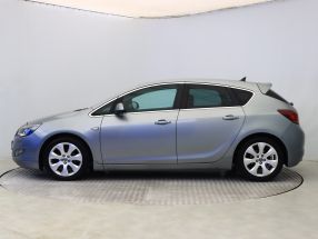 Opel Astra - 2012