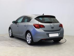 Opel Astra - 2012