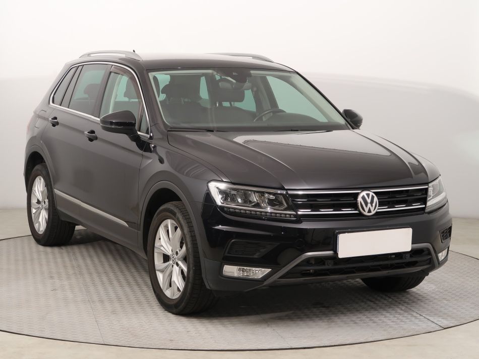 Volkswagen Tiguan - 2016