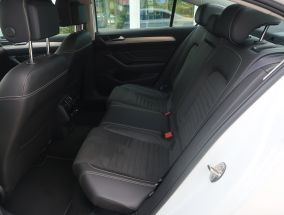Volkswagen Passat - 2021