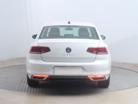 Volkswagen Passat - 2021