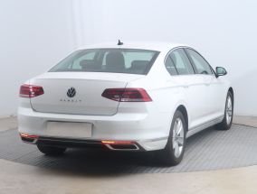 Volkswagen Passat - 2021