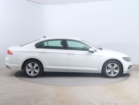 Volkswagen Passat - 2021