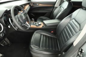 Alfa Romeo Stelvio - 2017