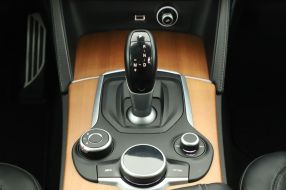 Alfa Romeo Stelvio - 2017